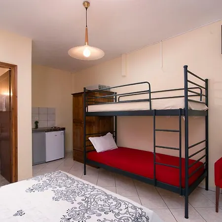 Paschalis Apartament *